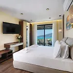 Brothers Seaview Aparthotel 4*